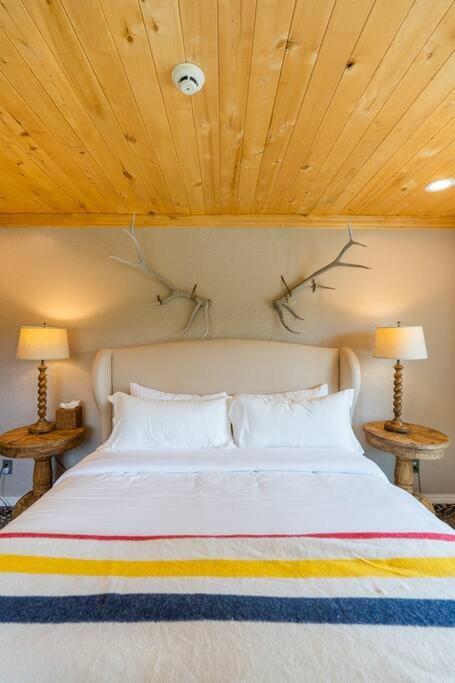 The Black Diamond Lodge *Sleeps 46* Hot Tubs + Ski Shuttle + Mountain Views Durango Exteriér fotografie