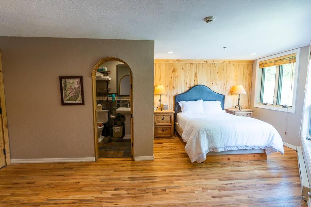 The Black Diamond Lodge *Sleeps 46* Hot Tubs + Ski Shuttle + Mountain Views Durango Exteriér fotografie
