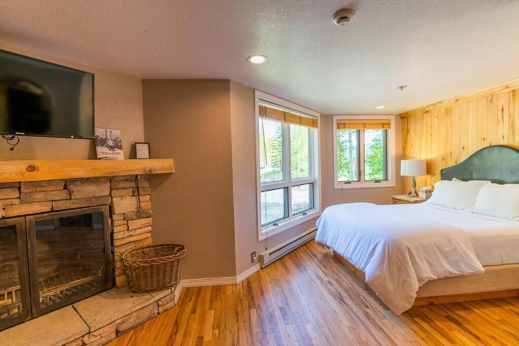 The Black Diamond Lodge *Sleeps 46* Hot Tubs + Ski Shuttle + Mountain Views Durango Exteriér fotografie