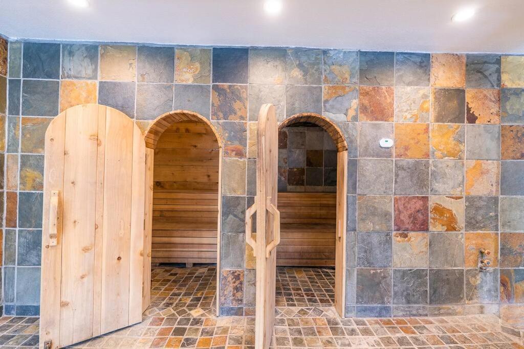The Black Diamond Lodge *Sleeps 46* Hot Tubs + Ski Shuttle + Mountain Views Durango Exteriér fotografie