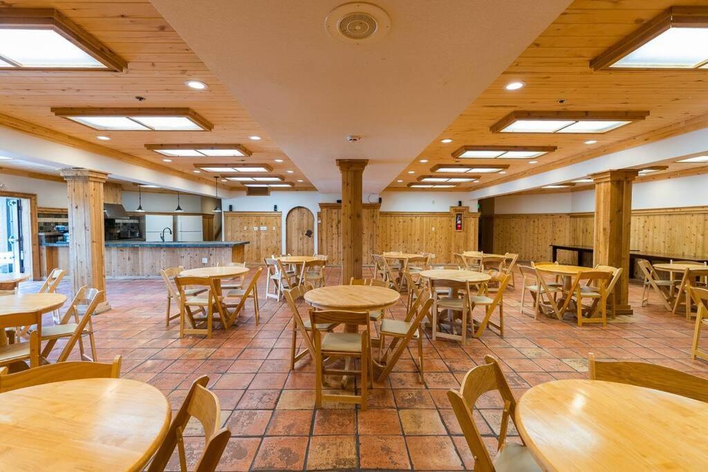 The Black Diamond Lodge *Sleeps 46* Hot Tubs + Ski Shuttle + Mountain Views Durango Exteriér fotografie